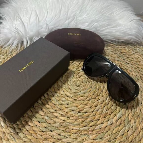 TOM FORD